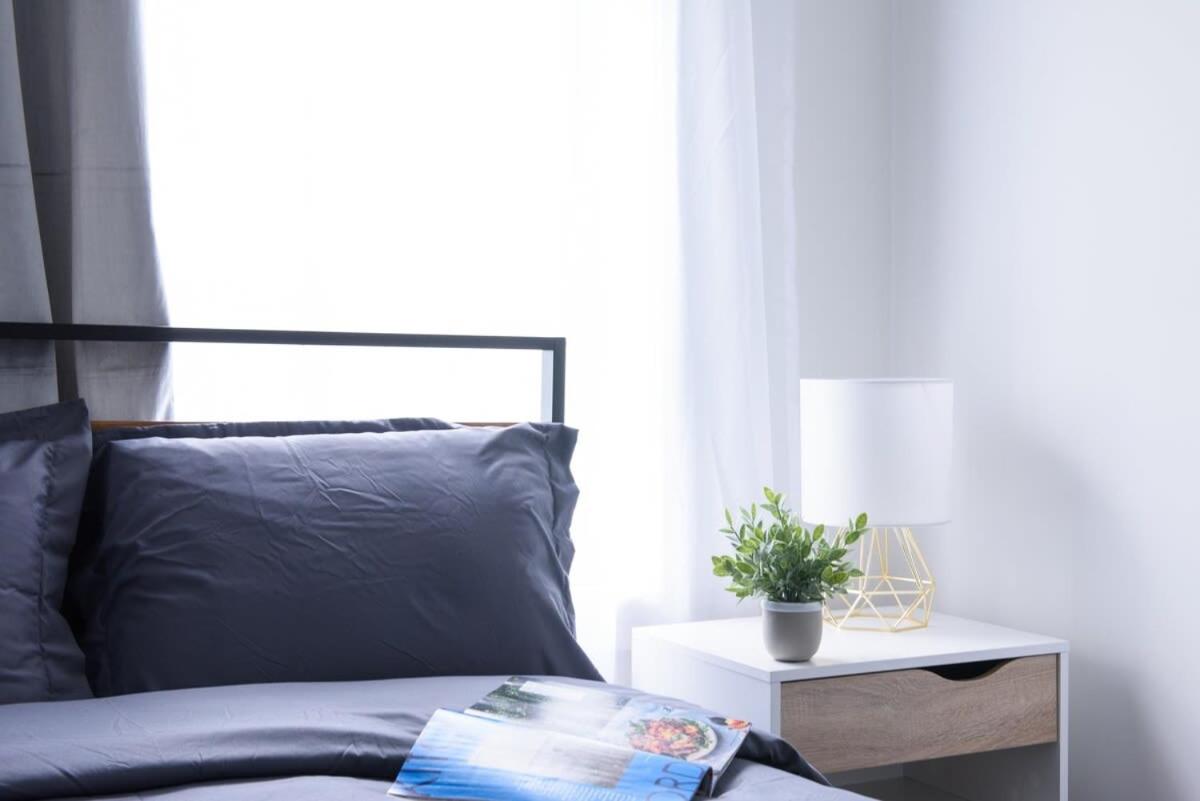 39-3 Newly renovated 3 BR Prime midtown sleeps 6