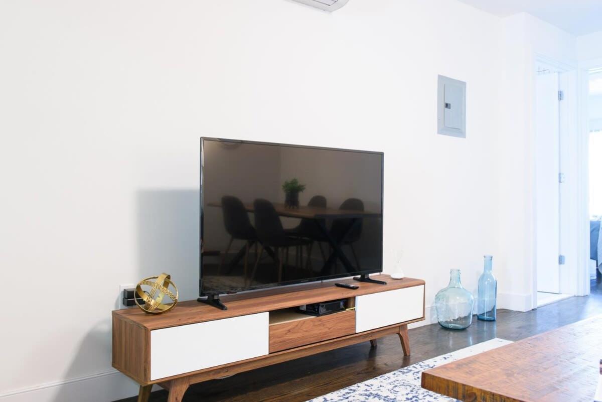 39-3 Newly renovated 3 BR Prime midtown sleeps 6