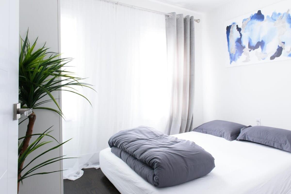 39-3 Newly renovated 3 BR Prime midtown sleeps 6