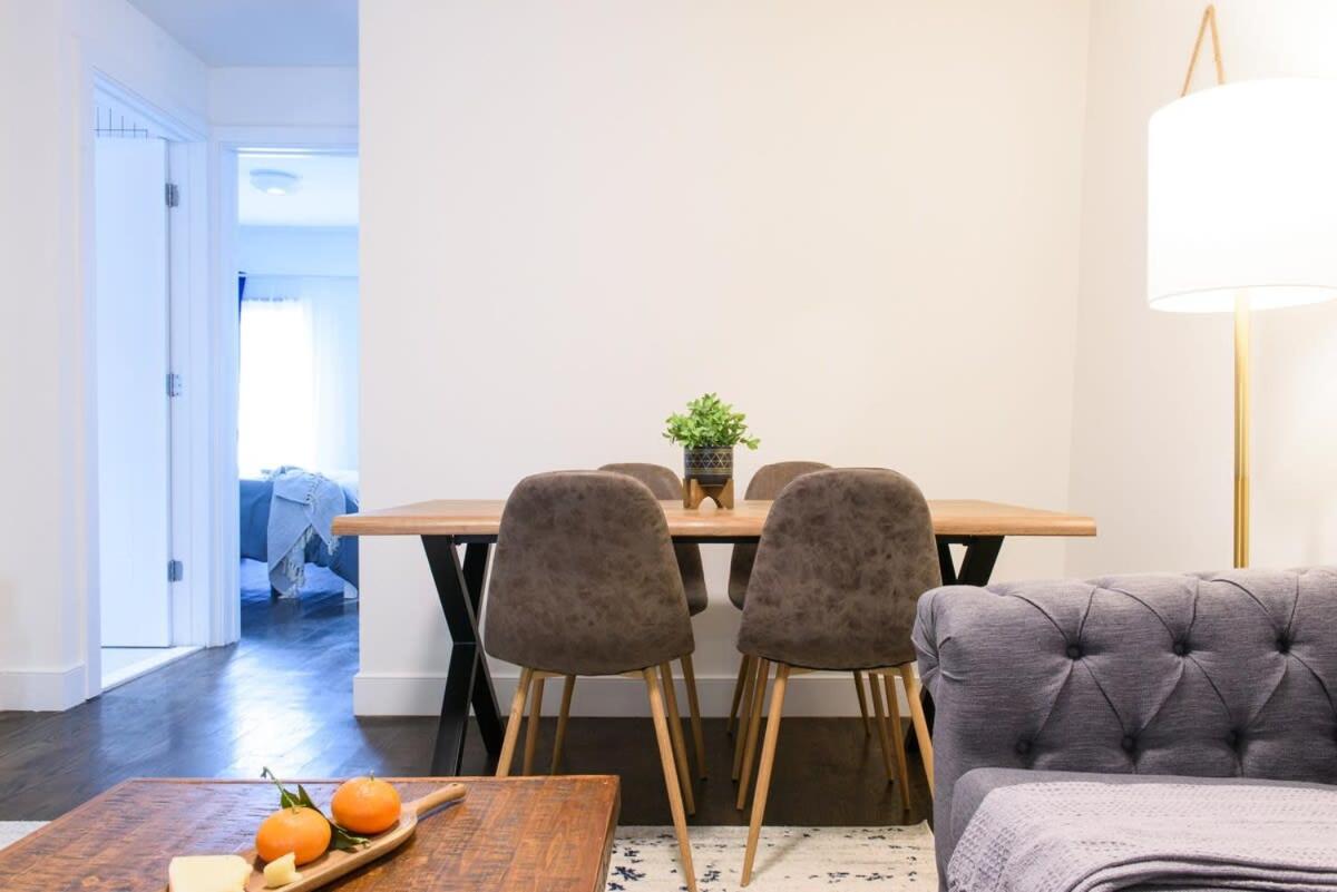 39-3 Newly renovated 3 BR Prime midtown sleeps 6
