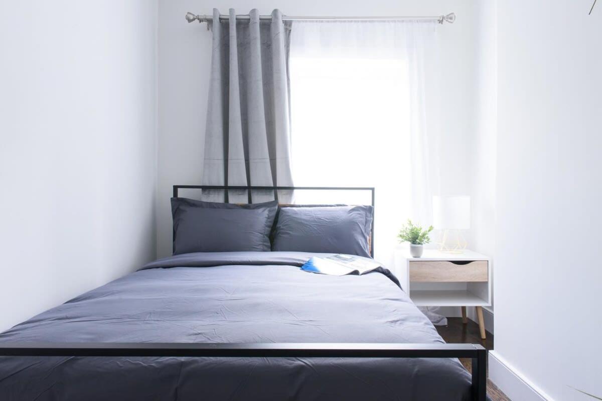 39-3 Newly renovated 3 BR Prime midtown sleeps 6