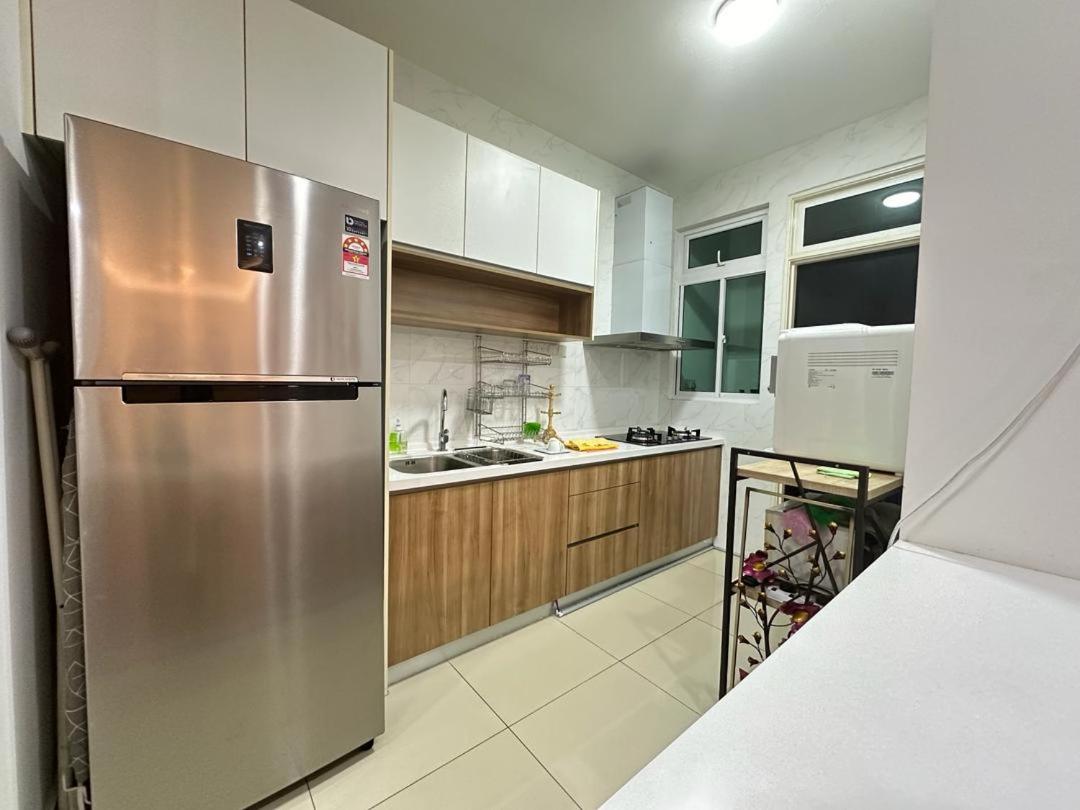 JB Twin Galaxy Residence Studio City View