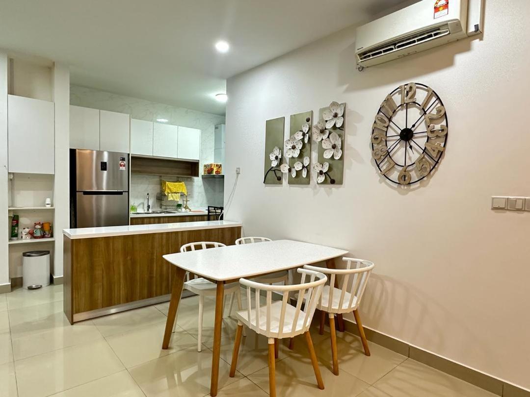 JB Twin Galaxy Residence Studio City View