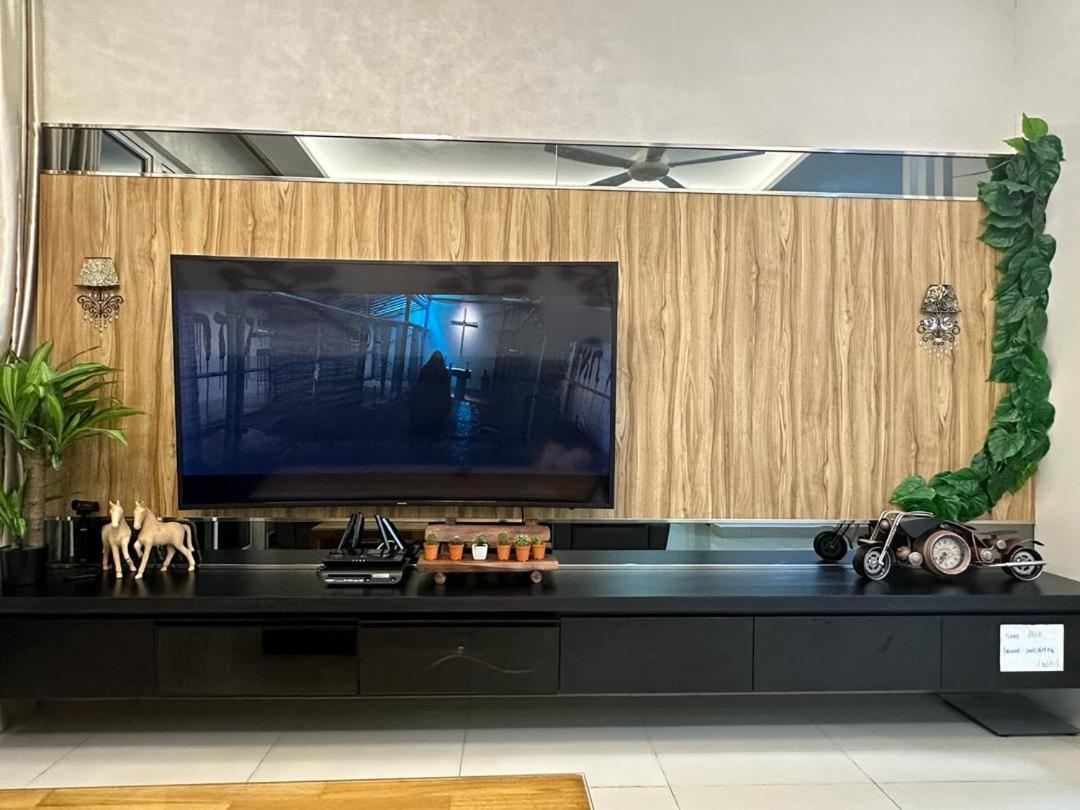 JB Twin Galaxy Residence Studio City View