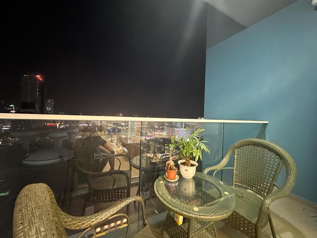 JB Twin Galaxy Residence Studio City View