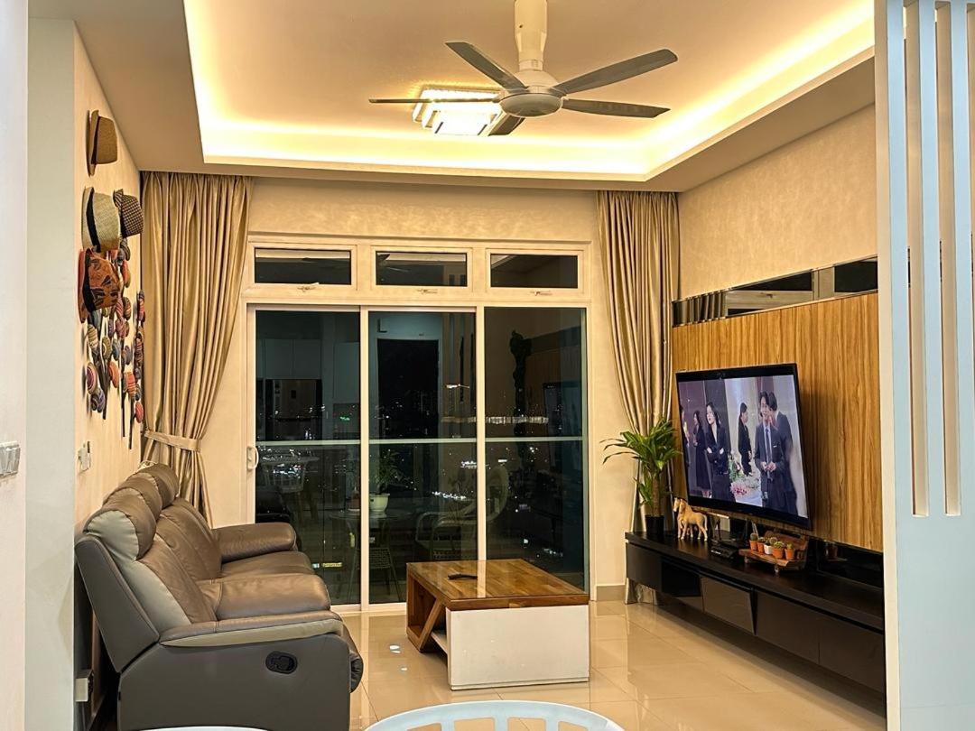 JB Twin Galaxy Residence Studio City View