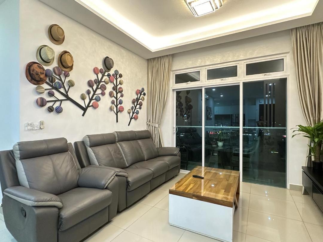 JB Twin Galaxy Residence Studio City View