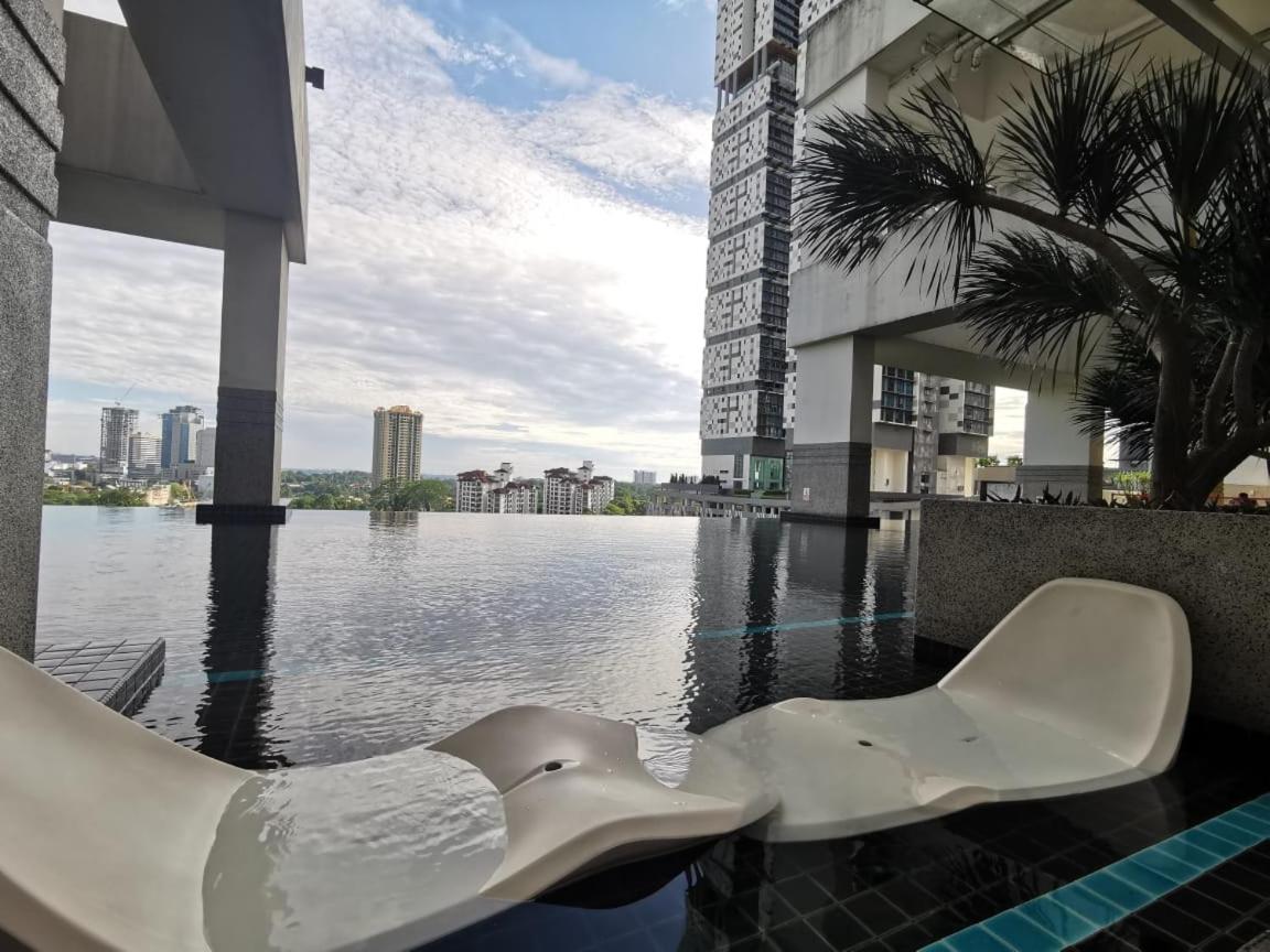 JB Twin Galaxy Residence Studio City View