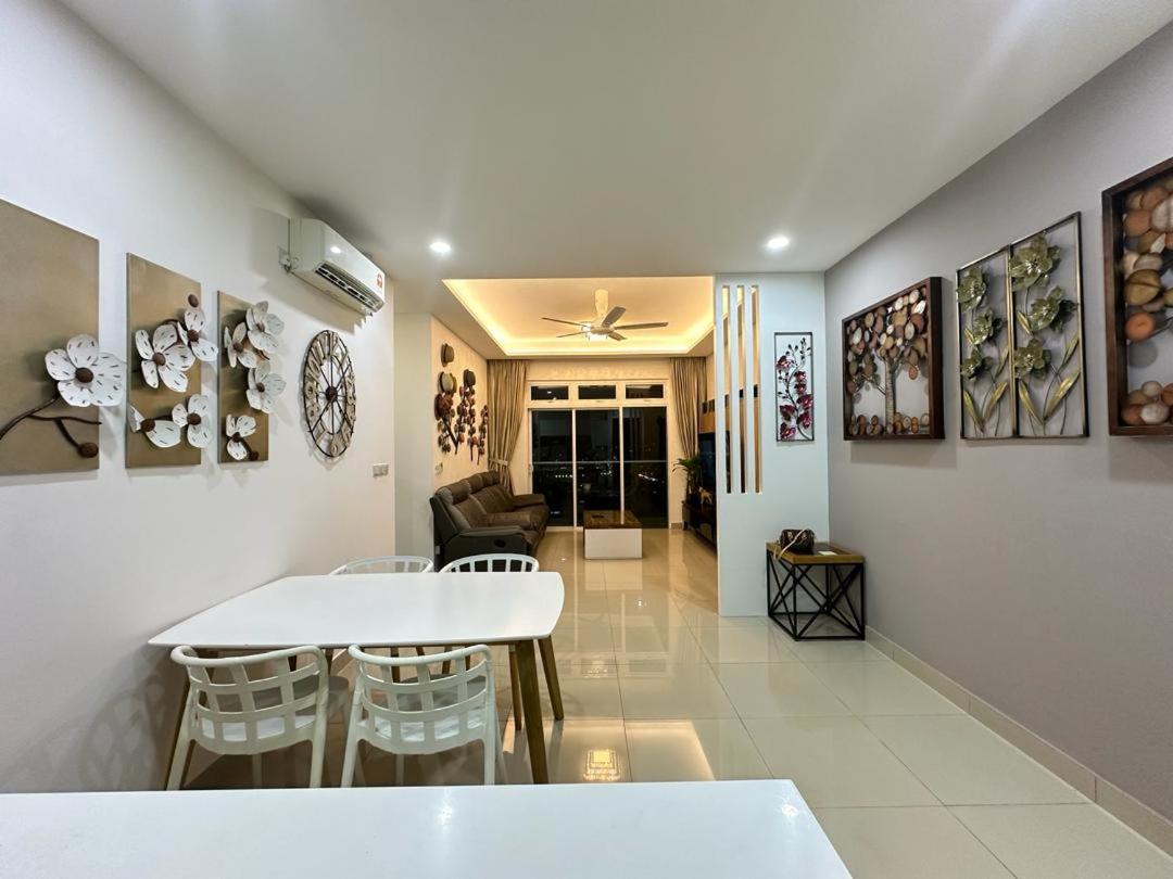 JB Twin Galaxy Residence Studio City View