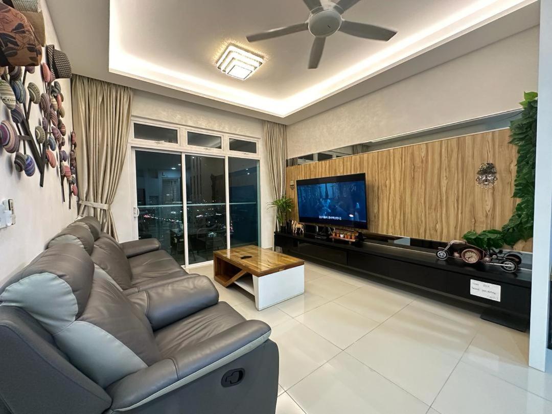 JB Twin Galaxy Residence Studio City View