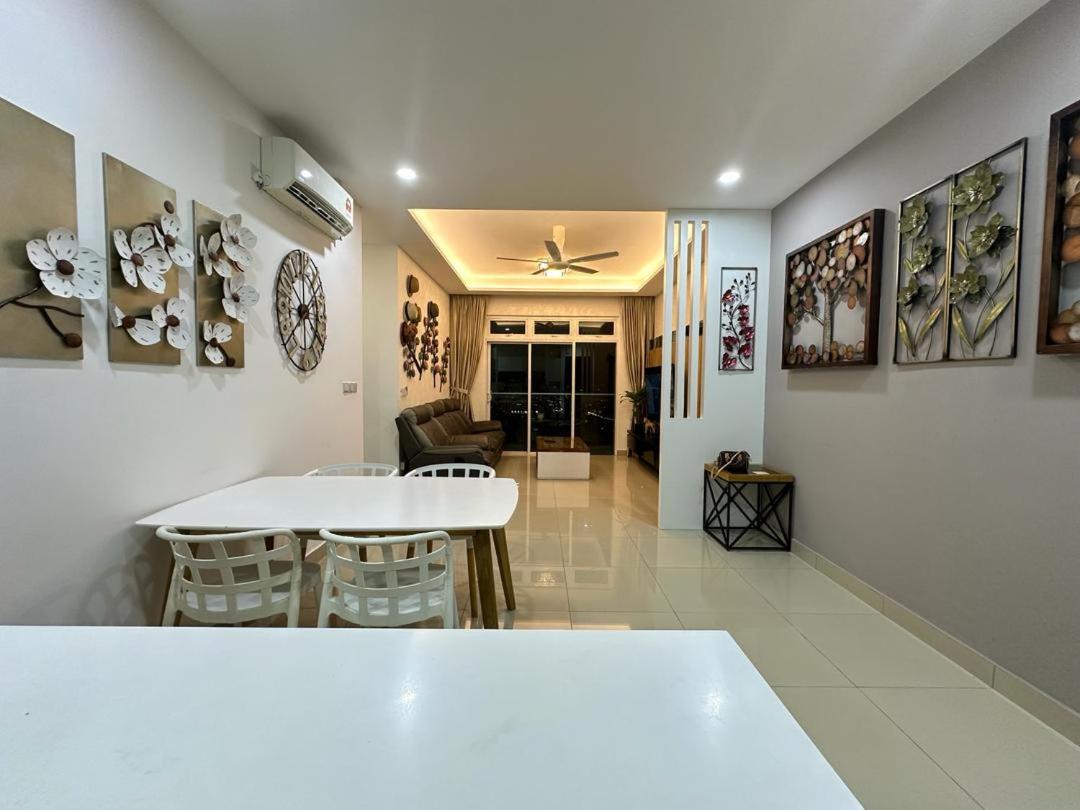 JB Twin Galaxy Residence Studio City View