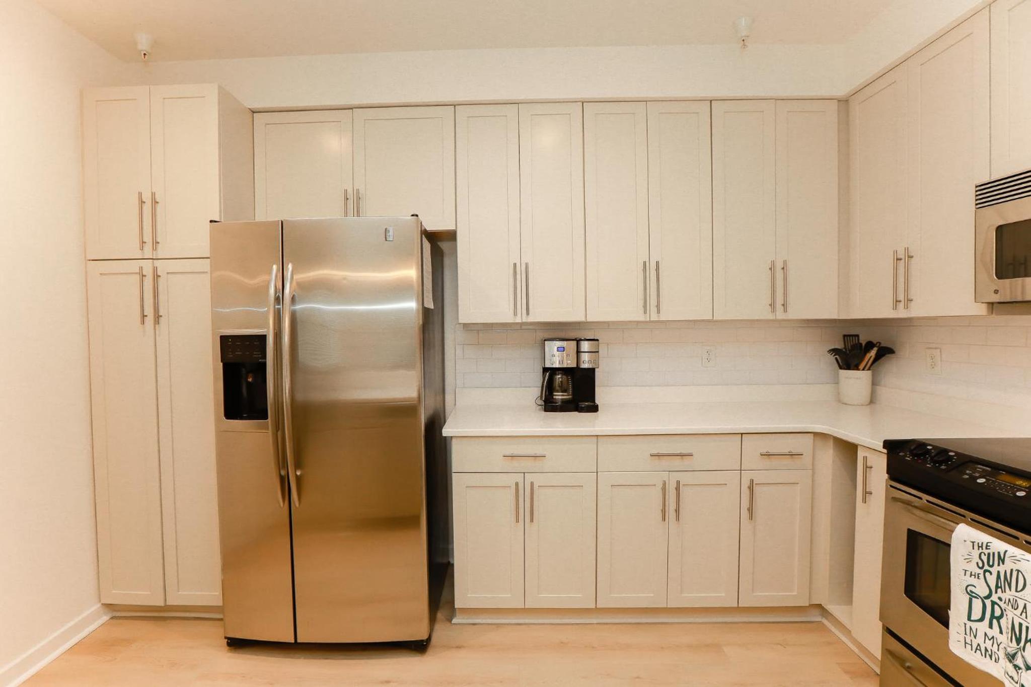 Sojourns Modern Sanctuary 2 BR Sleeps 6 Pool View view 5