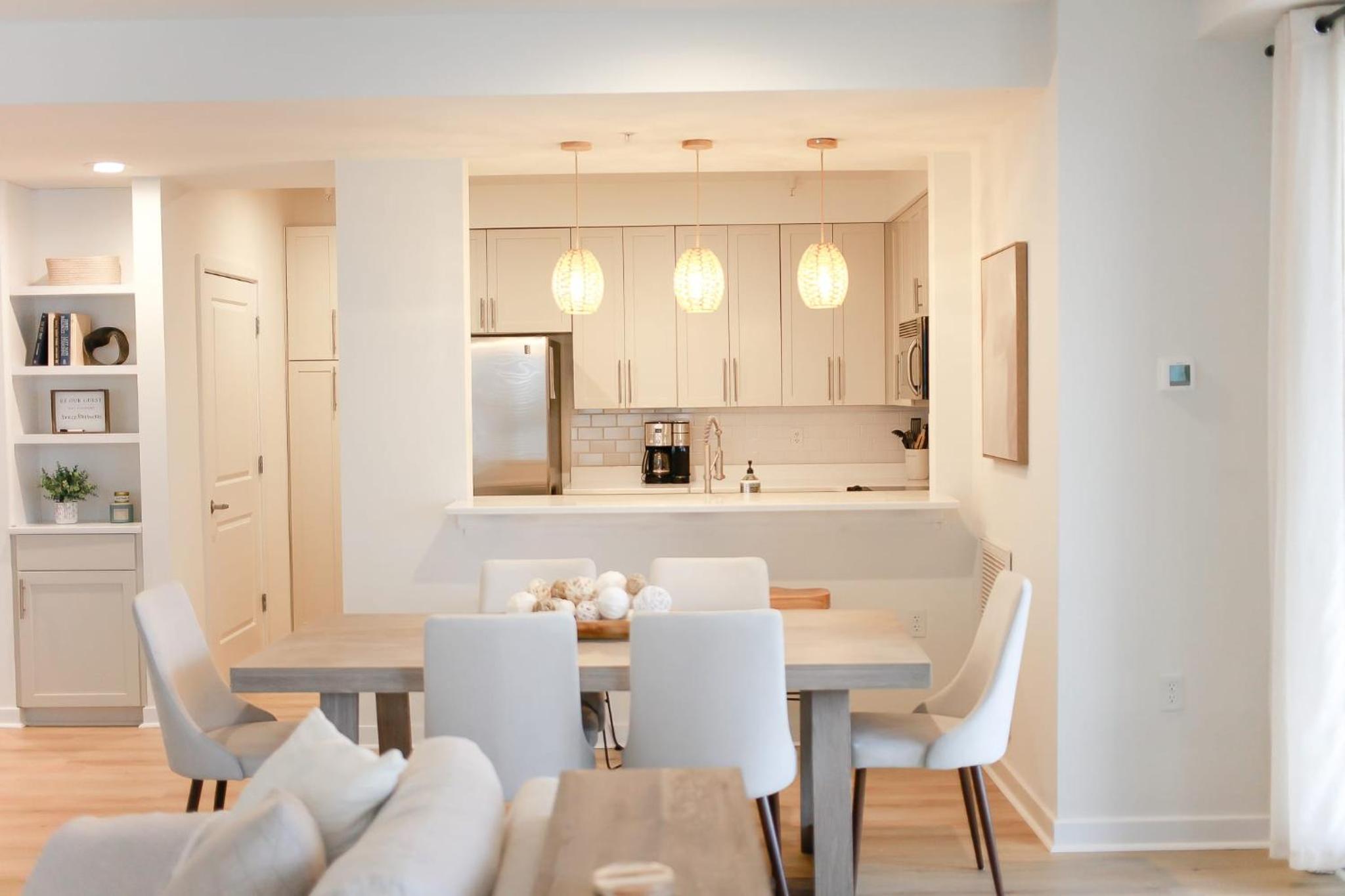 Sojourns Modern Sanctuary 2 BR Sleeps 6 Pool View view 4
