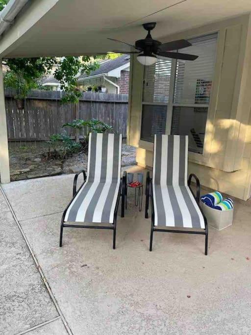 Hotel Lovely Woodlands home w/heated pool and spa! - Image 1