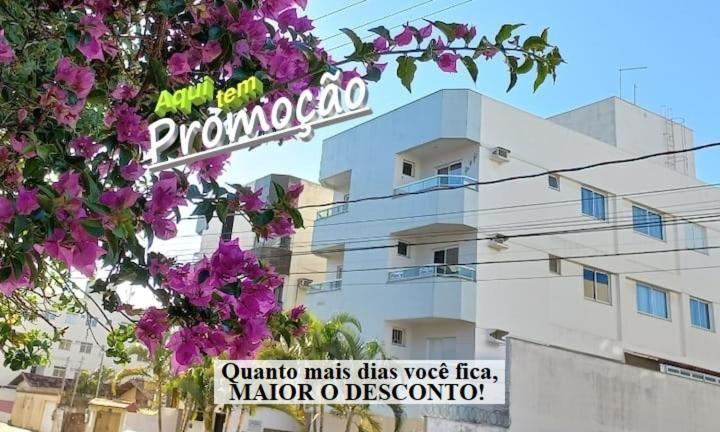 Lindo apartamento com Wi-Fi a 370m da Praia do Morro, próximo ao Marlim Azul e à Av Paris
