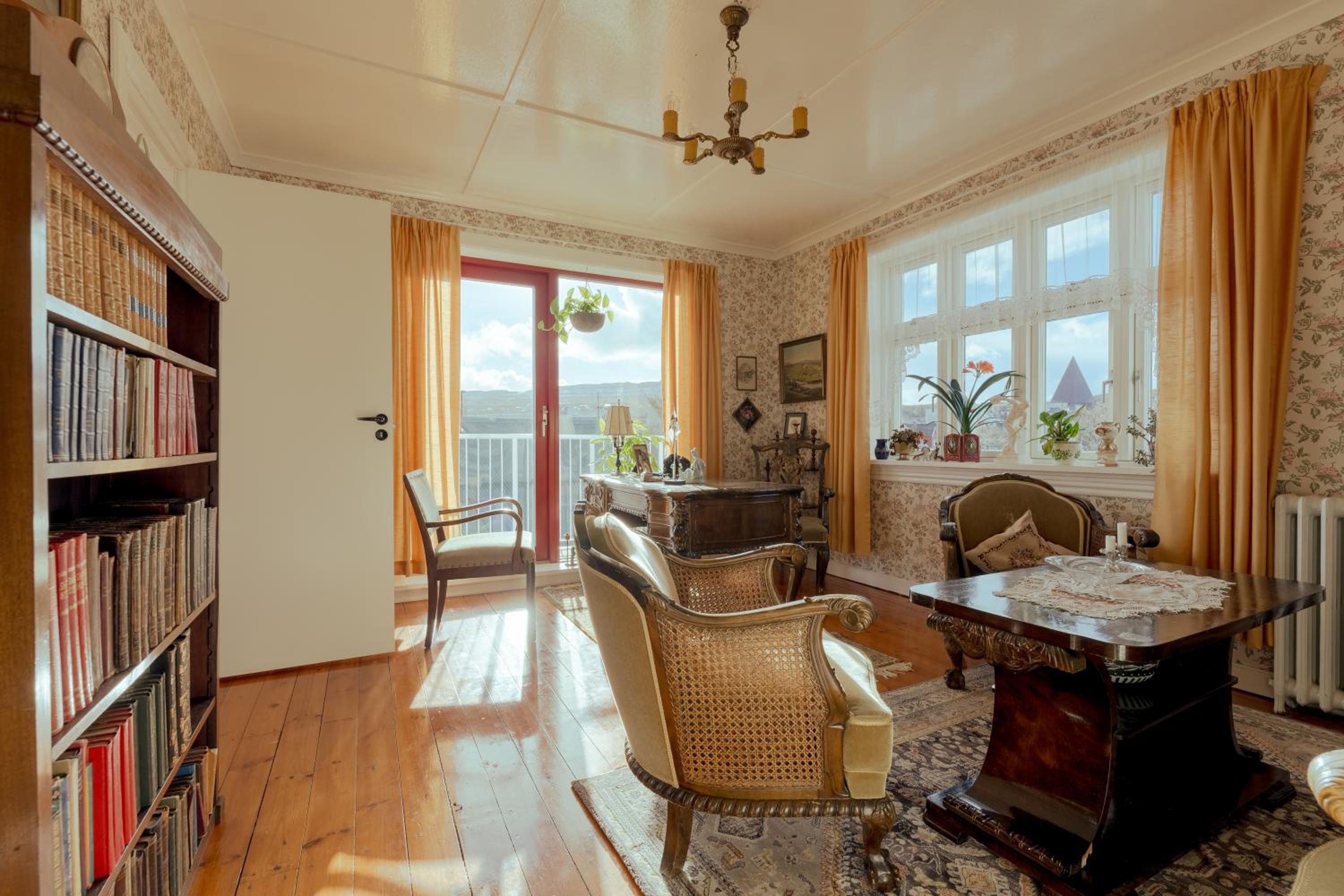 Downtown - Retro Decor - Stunning Views - Terrace view 3