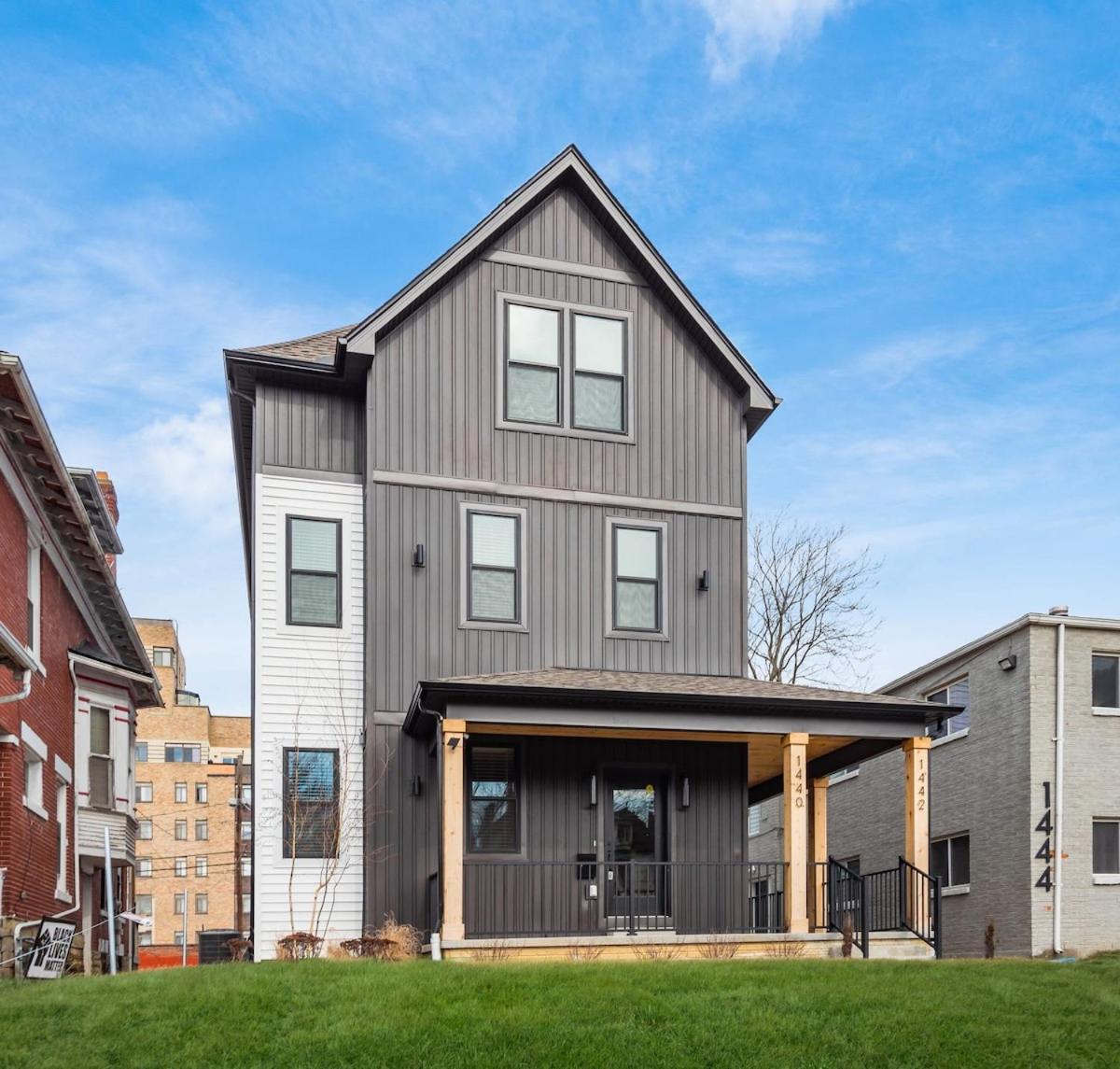 Modern Luxury 4BR 3 5BA Oasis in Historic Old Town East PD view 3