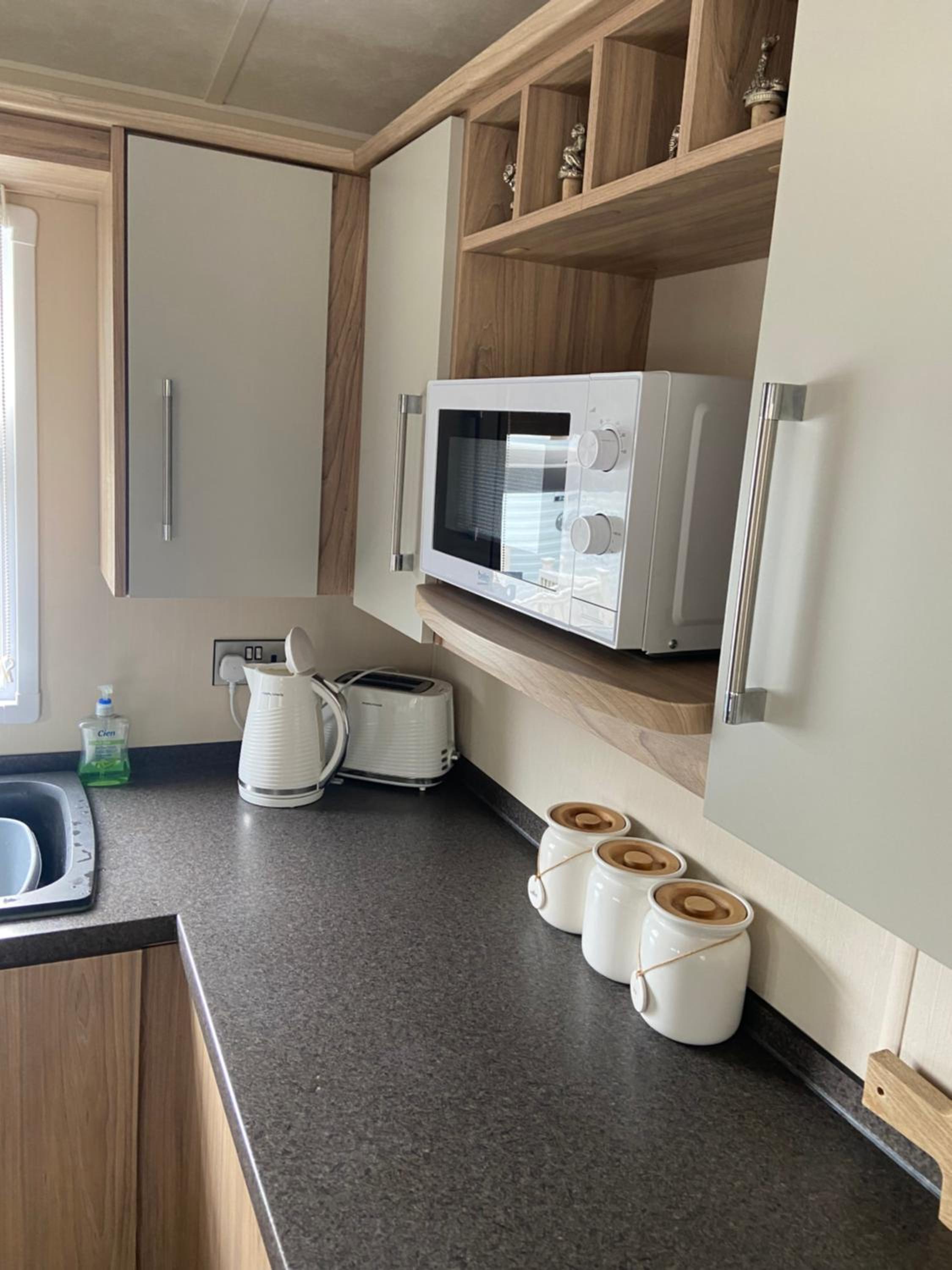 Otters Rural Retreat - Private Hot-Tub & Free Golf for guests included view 3