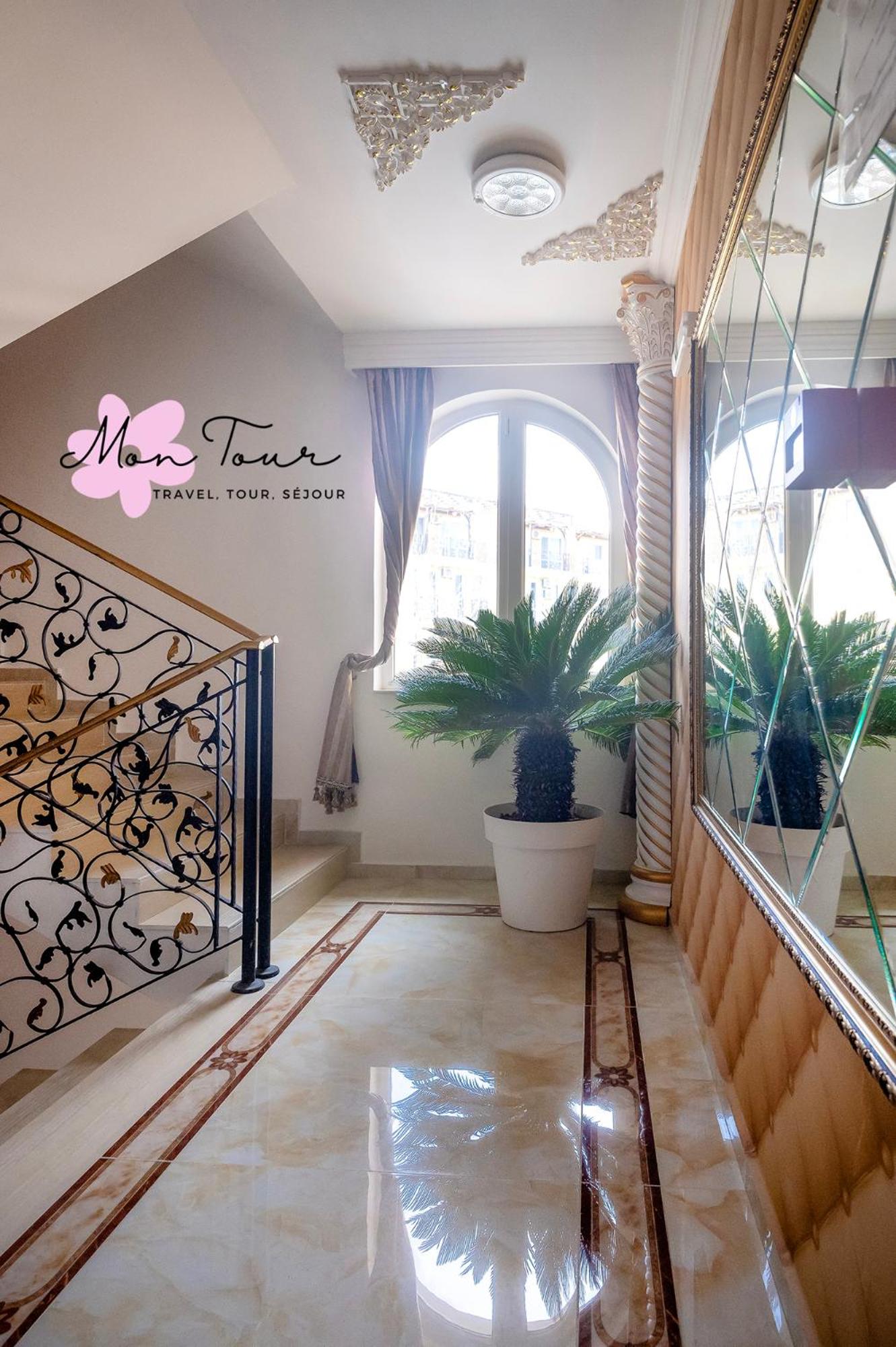 Mon Tour apartments