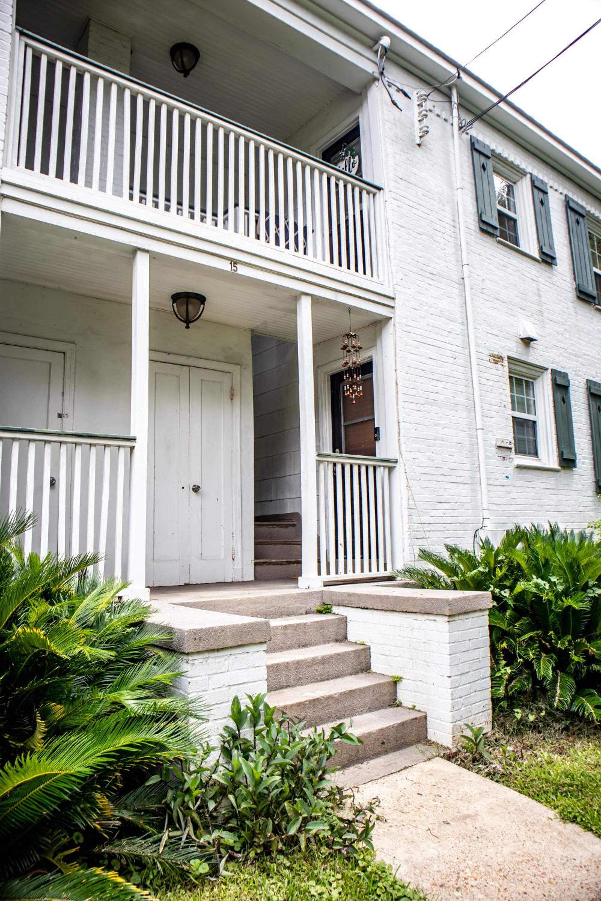 Chic 1 Bed Condo with Pool, Hot Tub, and Parking Near Downtown Mobile view 2