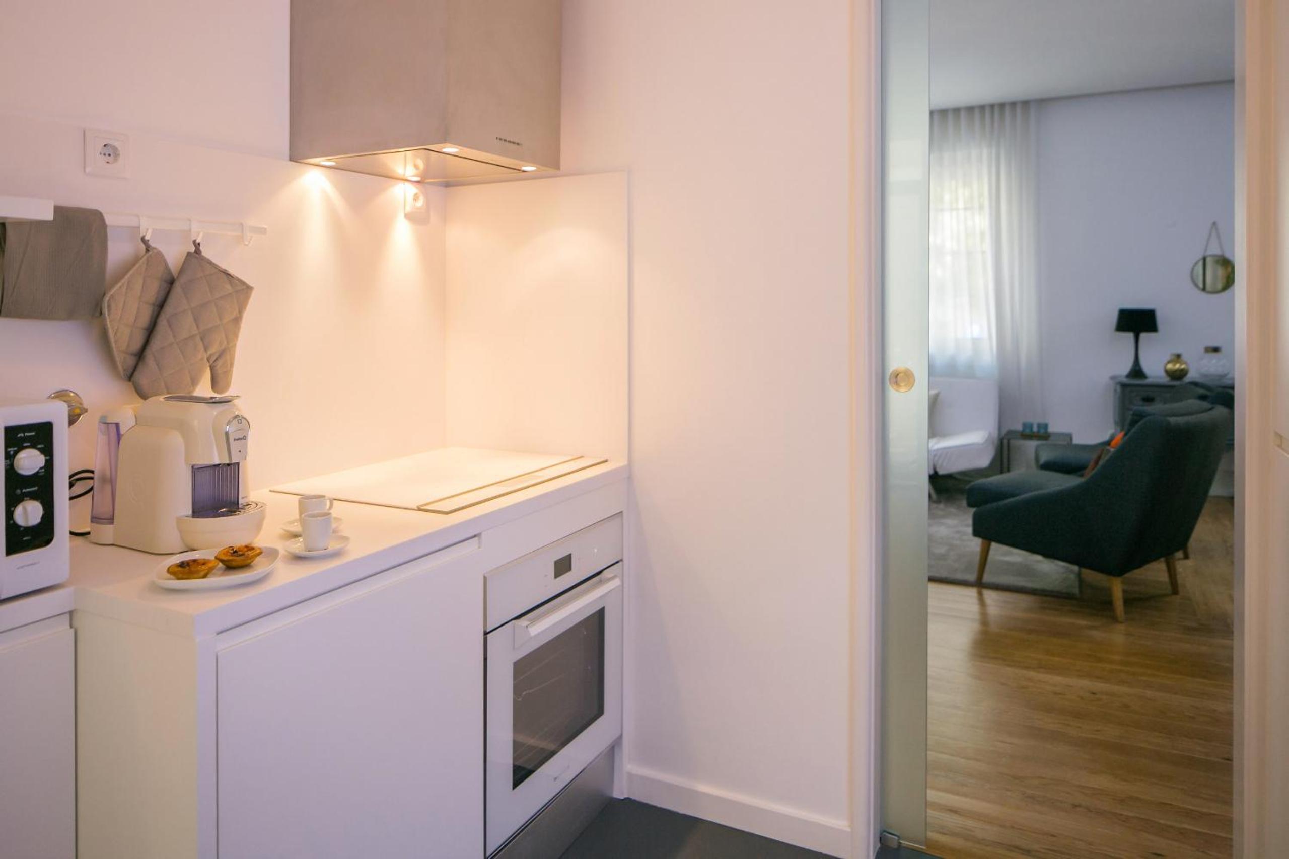 Spacious 2-Bed Apartment with Interior Terrace near Marquês de Pombal, Lisbon - TTL300 view 2