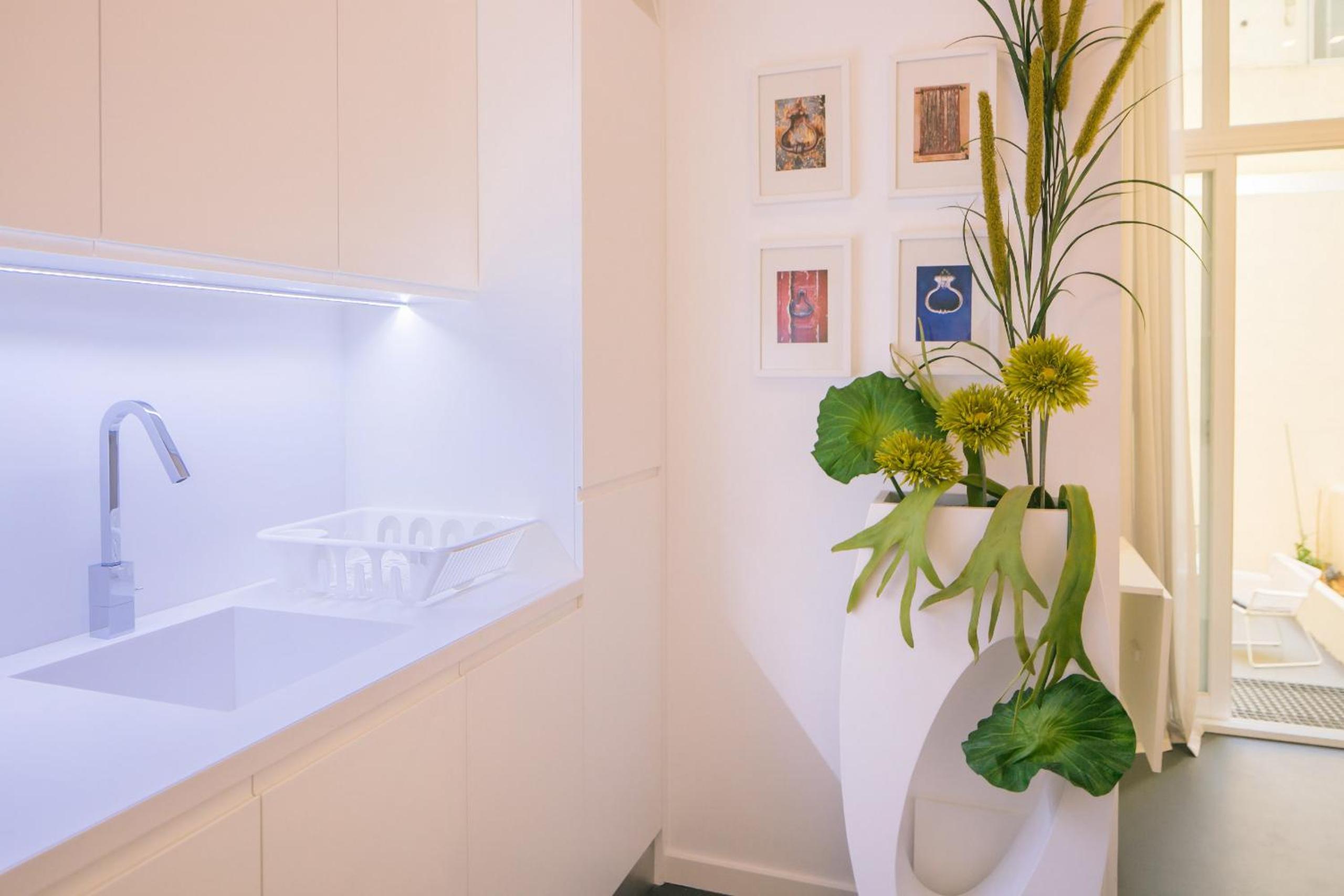 Spacious 2-Bed Apartment with Interior Terrace near Marquês de Pombal, Lisbon - TTL300 view 4