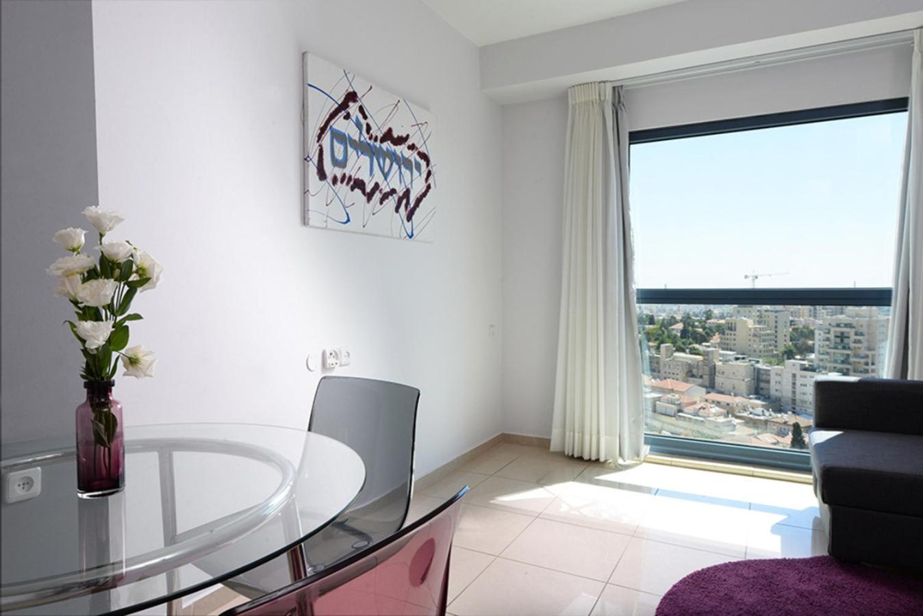 City Apartment with Stunning View view 3