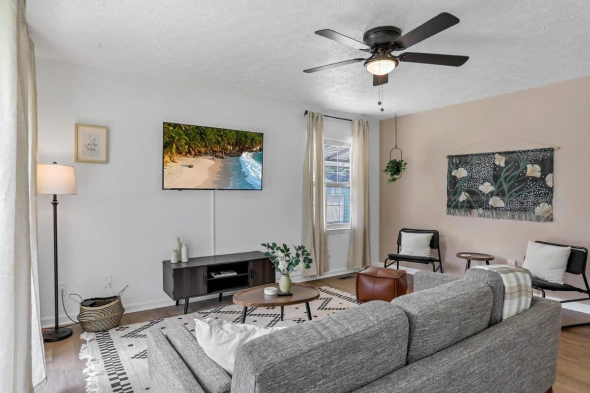 Housepitality - Electric Ave - 3 BDR and Hot Tub view 4