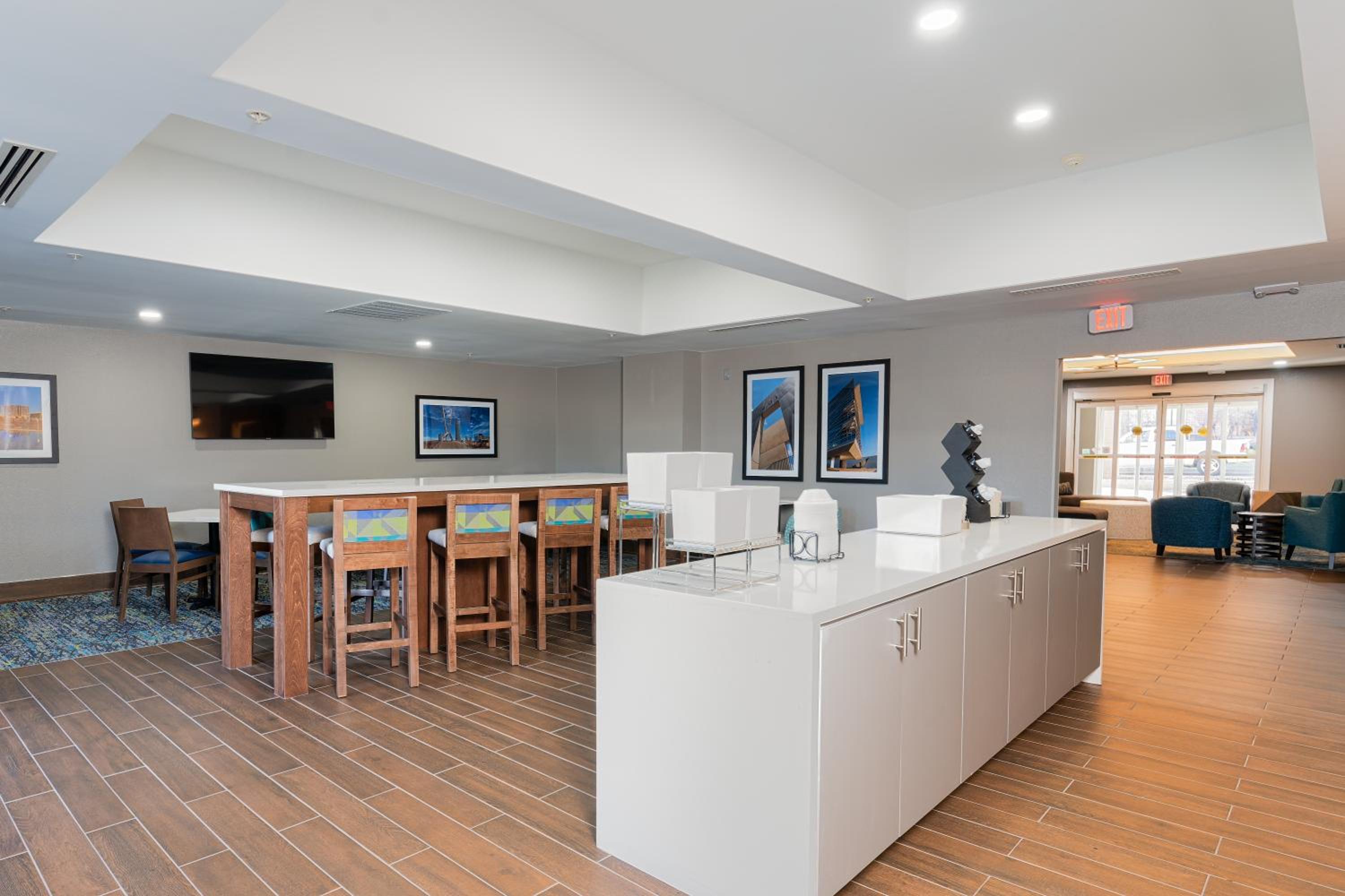 La Quinta by Wyndham Shawnee - Property Image 10