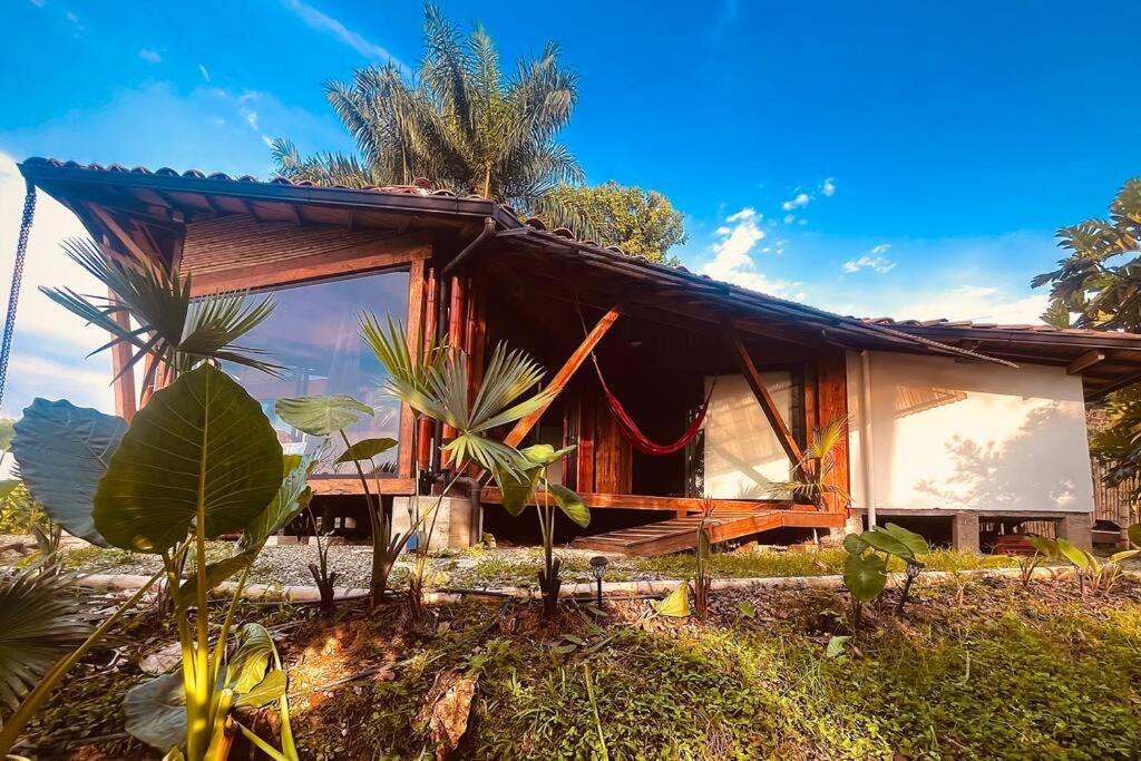 BooHouse - A Wild Cabin in Colombia