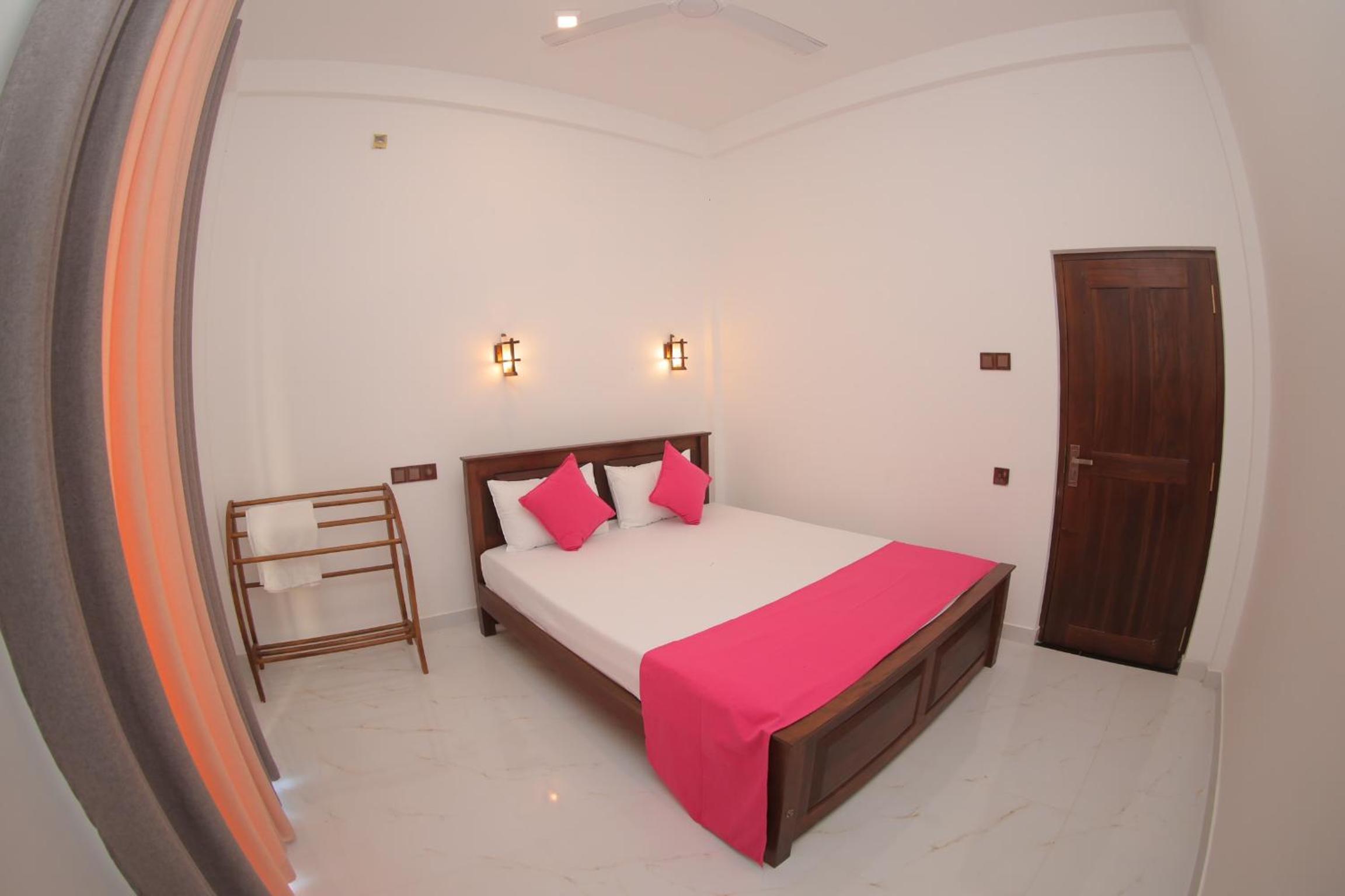 Hide Hiriketiya Villa