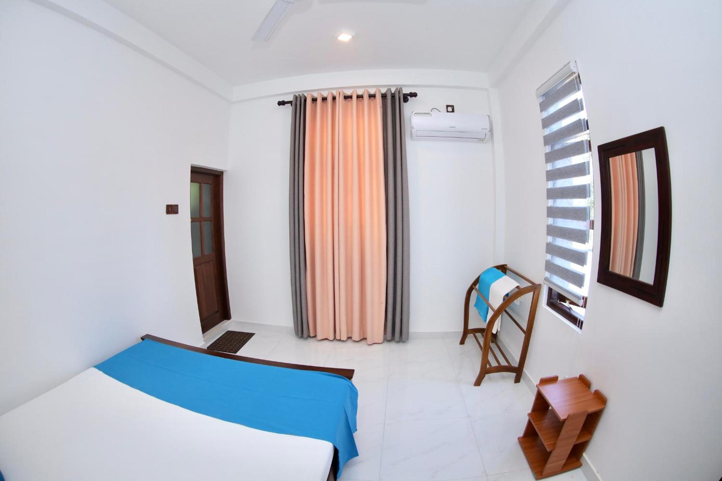 Hide Hiriketiya Villa