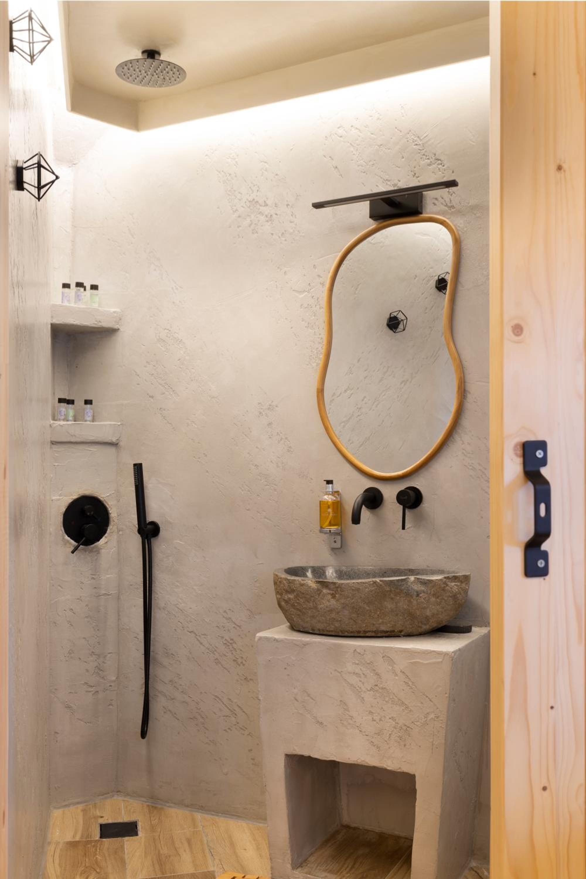 Athens Breathtaking Penthouse With Spa 5' to Metro photo 3