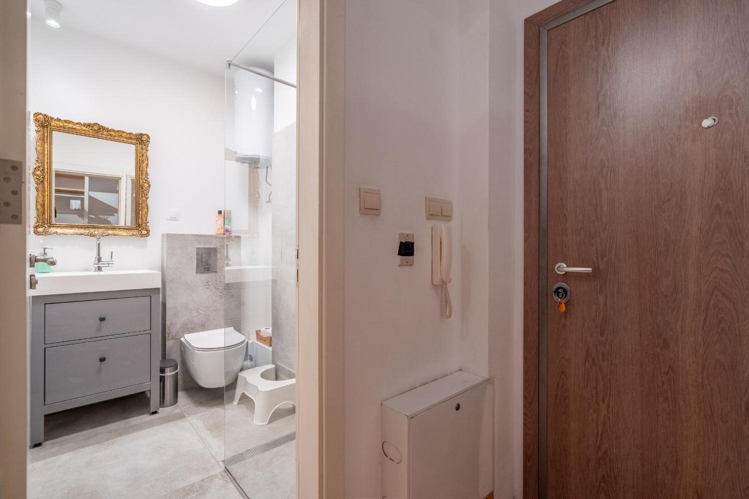 1 Bedroom Natural Condo