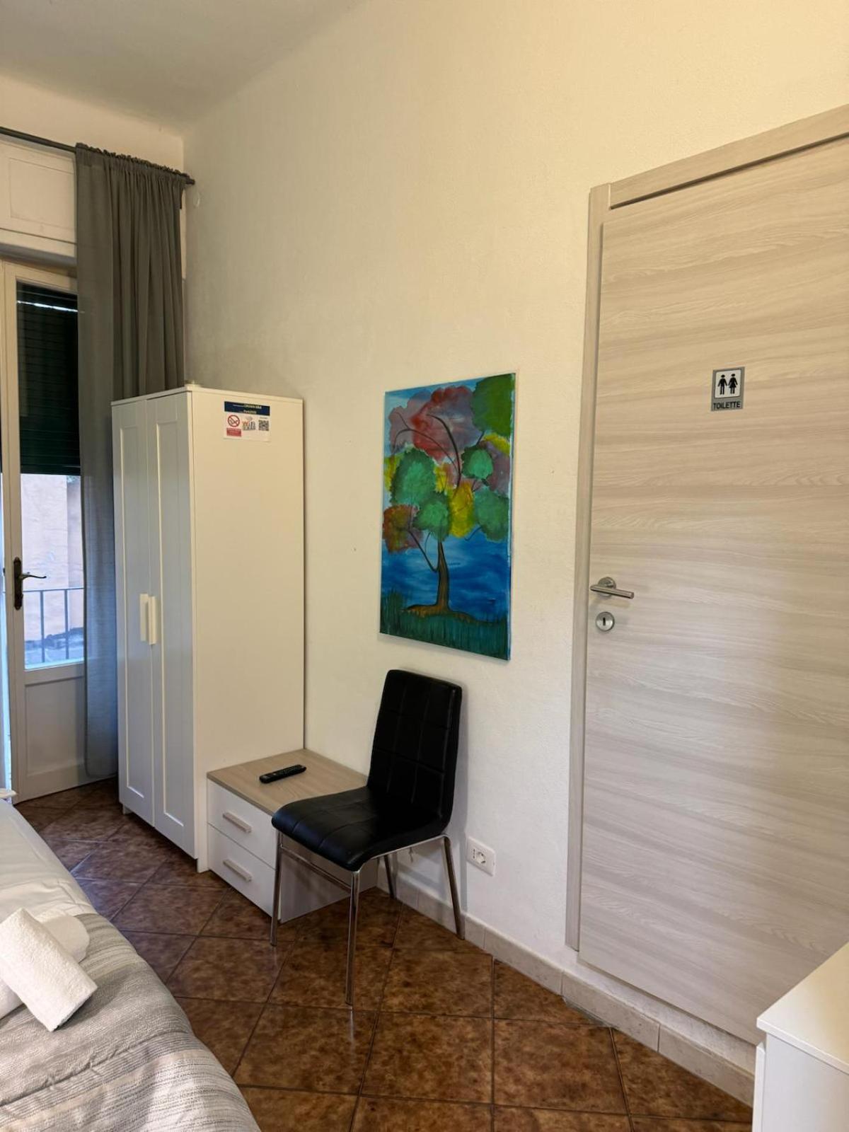 Crown Guest House - Image 4