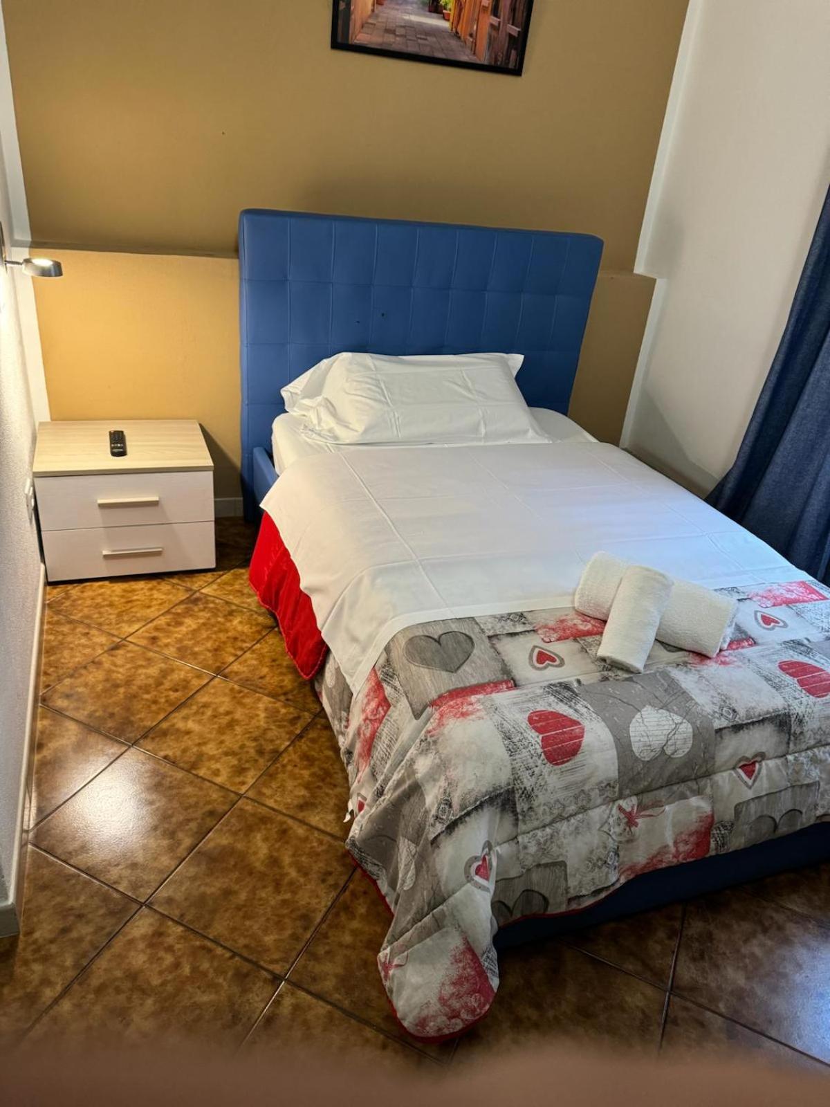 Crown Guest House - Image 5