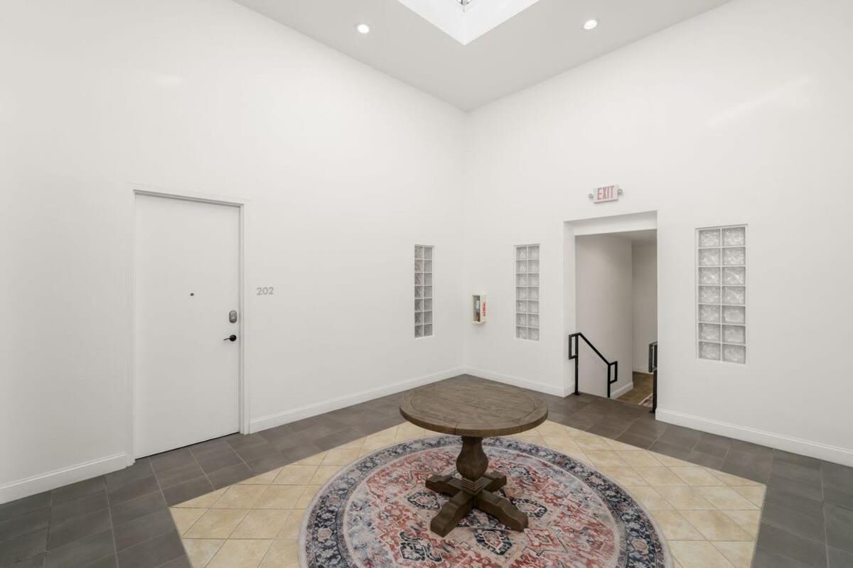 NEW! Mojito Manor - Stunning Studio On 7th Ave view 4