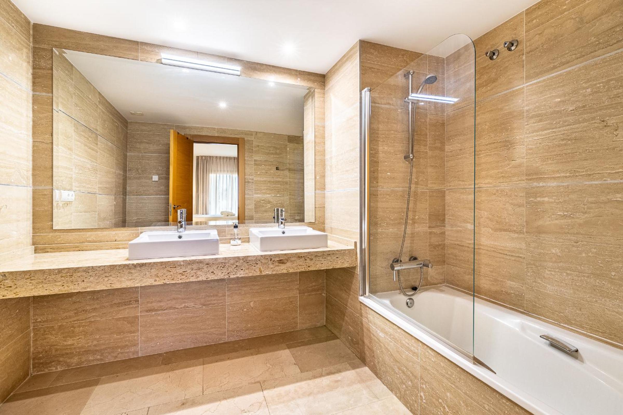 Large 3-Bedroom Nestled in Golf Paradise view 5