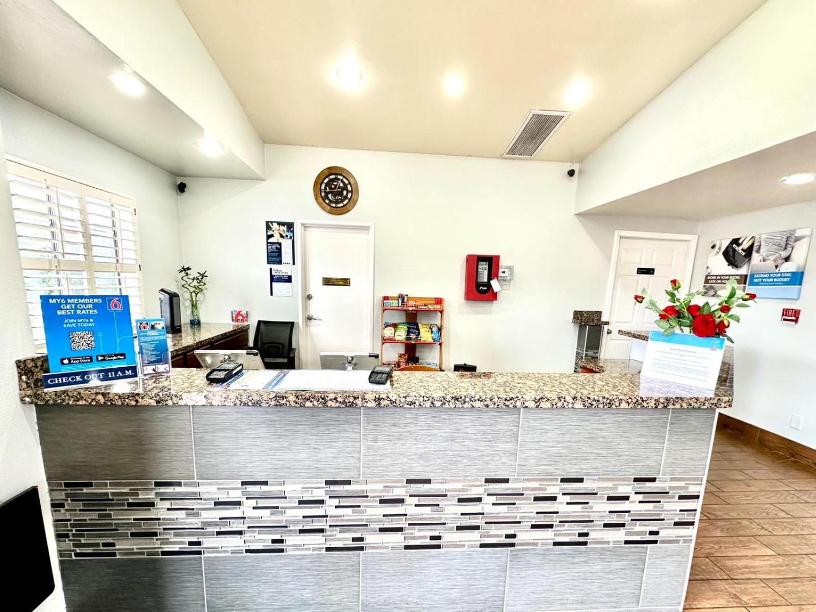 Lobby & Reception