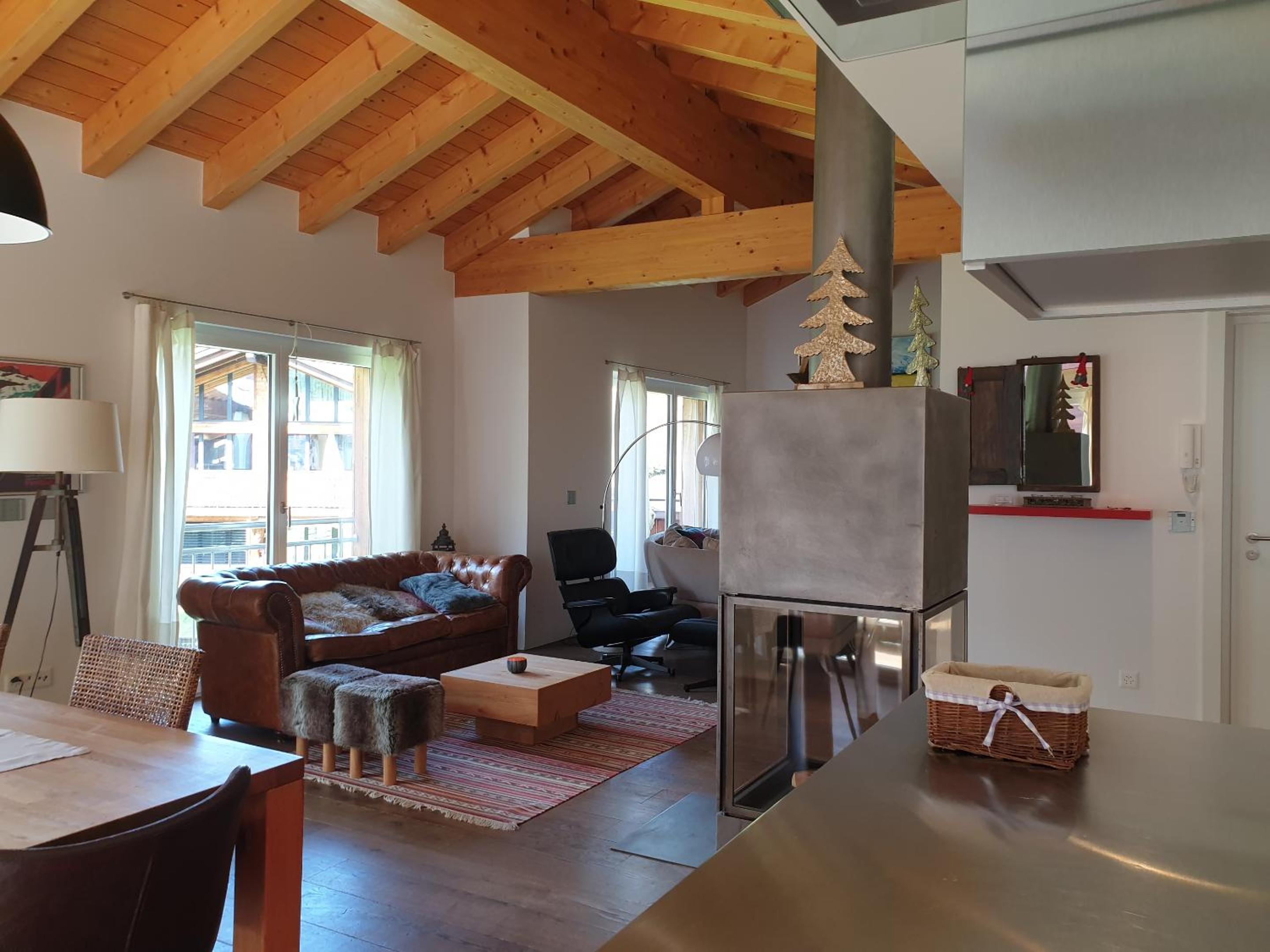 Apartment Windward view 2