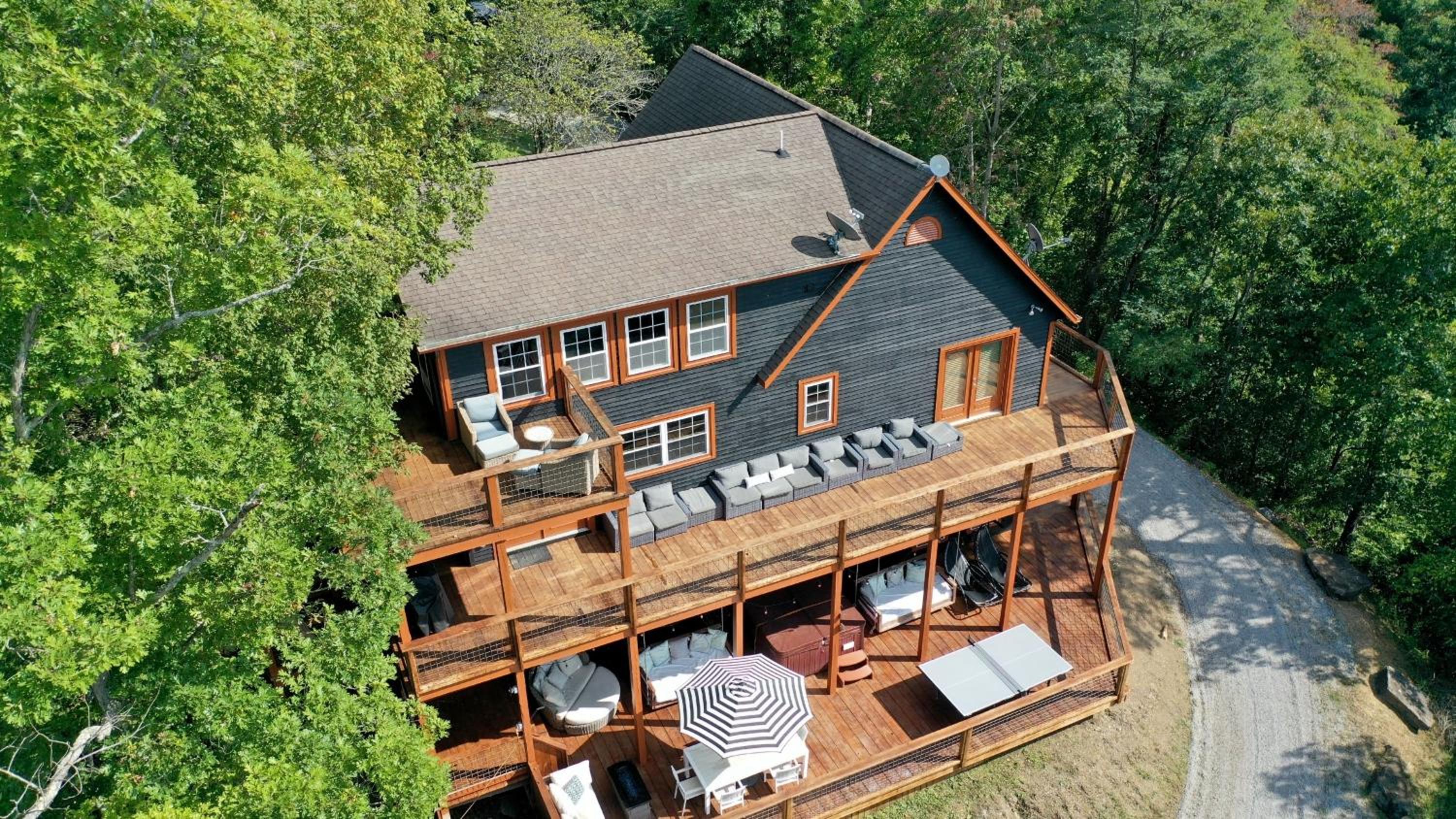 Sunset Cove Lakefront Luxury Lodge with Private Dock view 3