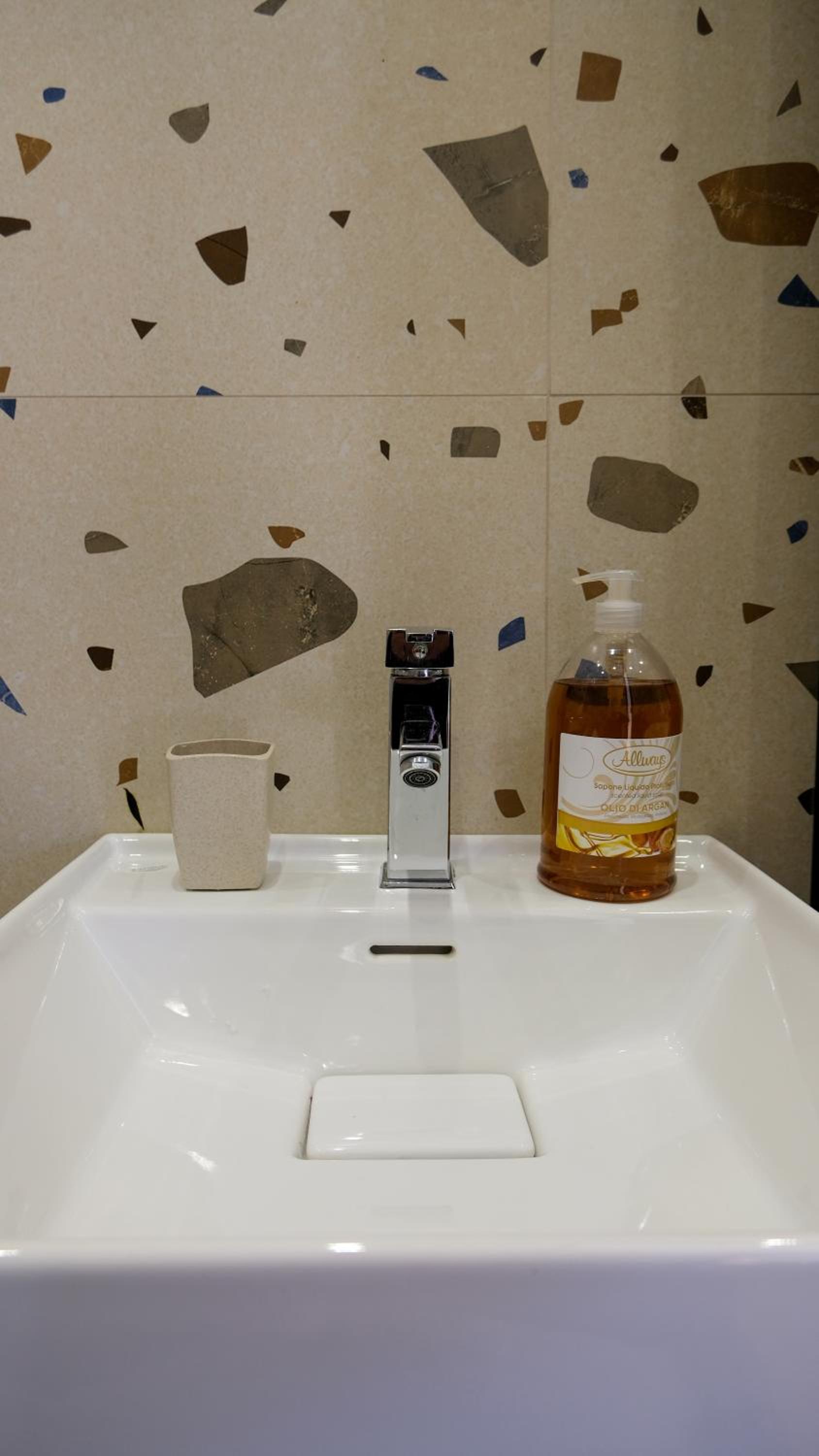 2E Center Apartment