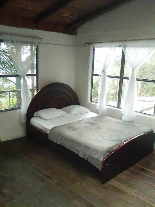 Wifi, 20 personas, chimenea, cascadas, naturaleza