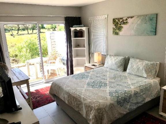 HIDDEN GEM A unique Golf Estate, Game Reserve north facing 6 sleeper 3 en suite bedrooms with 12m Solar Warmed Lap Pool view 4