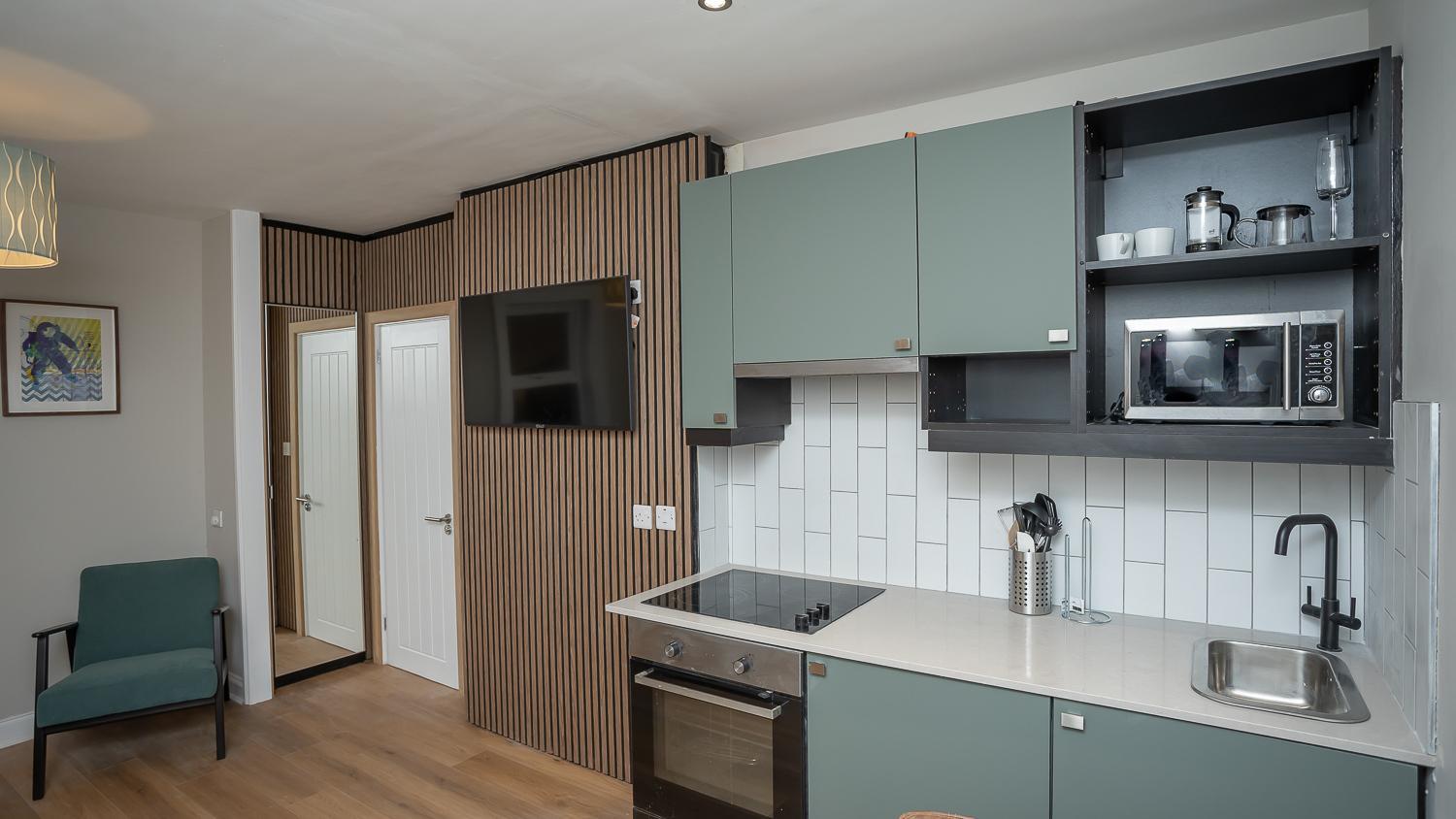 Queens Large 2 BDR & 1 BDR Apartments by Belfast City Breaks view 5
