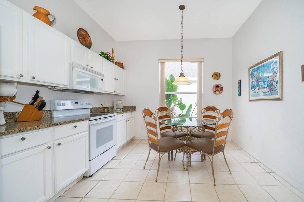 Unique comfortable Golf course Home w Private Pool view 5