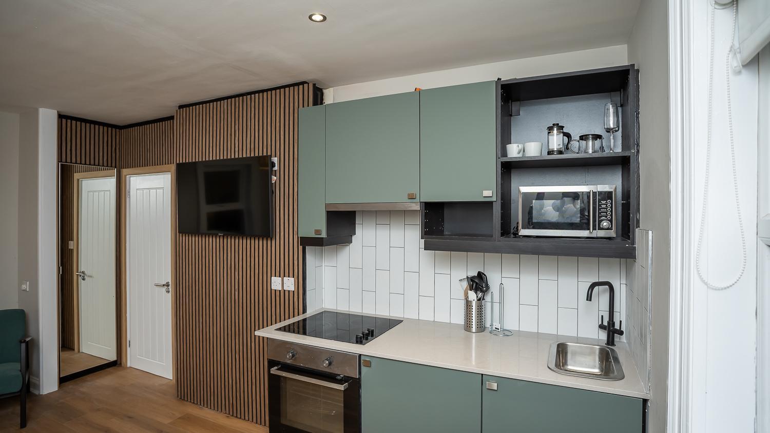 Queens Large 2 BDR & 1 BDR Apartments by Belfast City Breaks view 4