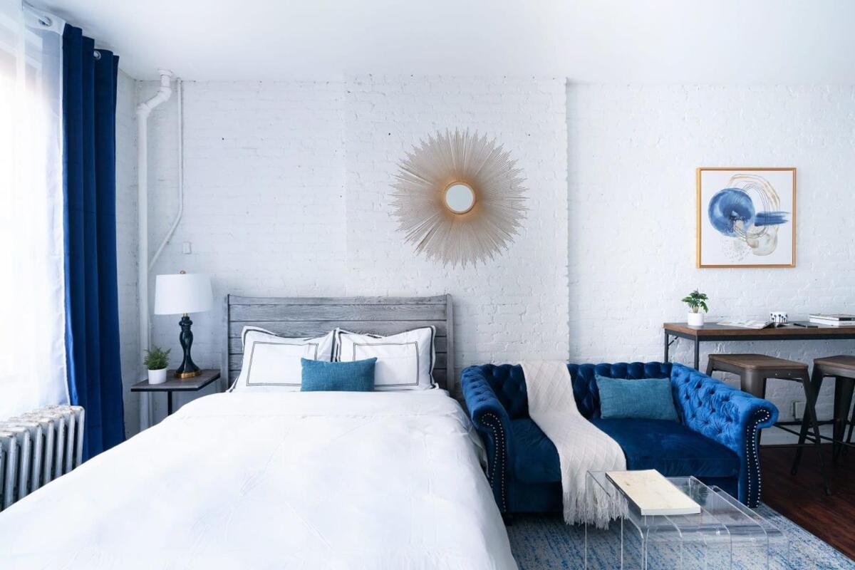 83-2FE UES Central Park Newly Furnished Studio