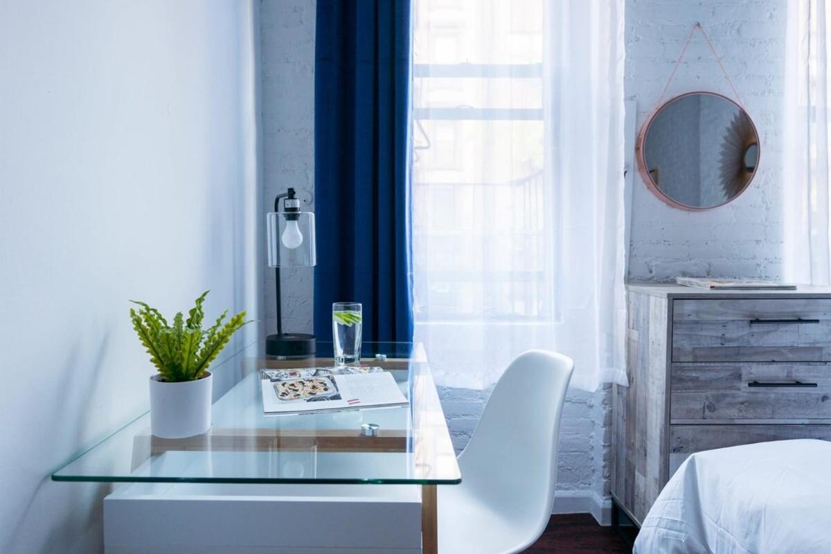 83-2FE UES Central Park Newly Furnished Studio