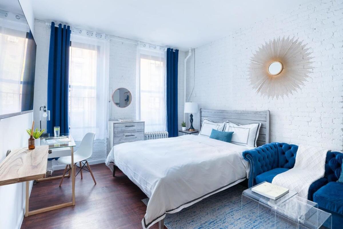 83-2FE UES Central Park Newly Furnished Studio